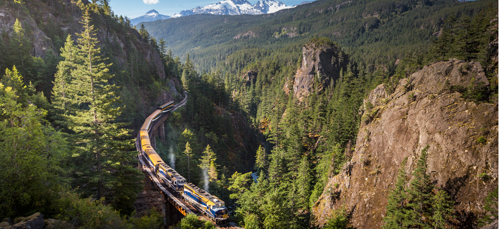 ROCKY MOUNTAINEER TRAIN TOUR “GOLD LEAF SERVICE”