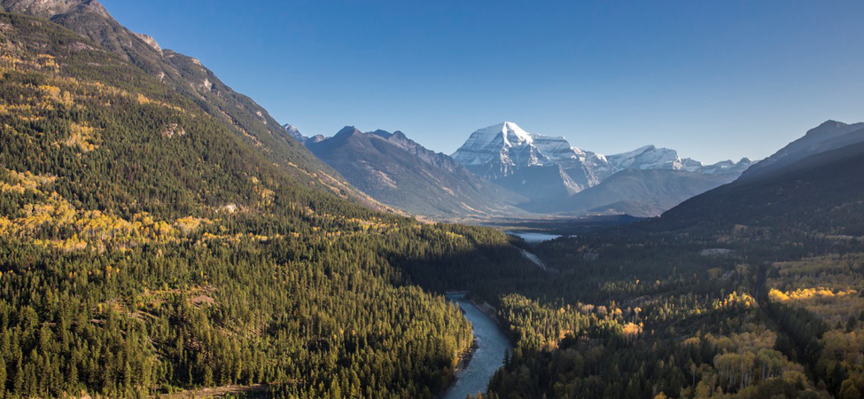 ROCKY MOUNTAINEER TRAIN TOUR “GOLD LEAF SERVICE”