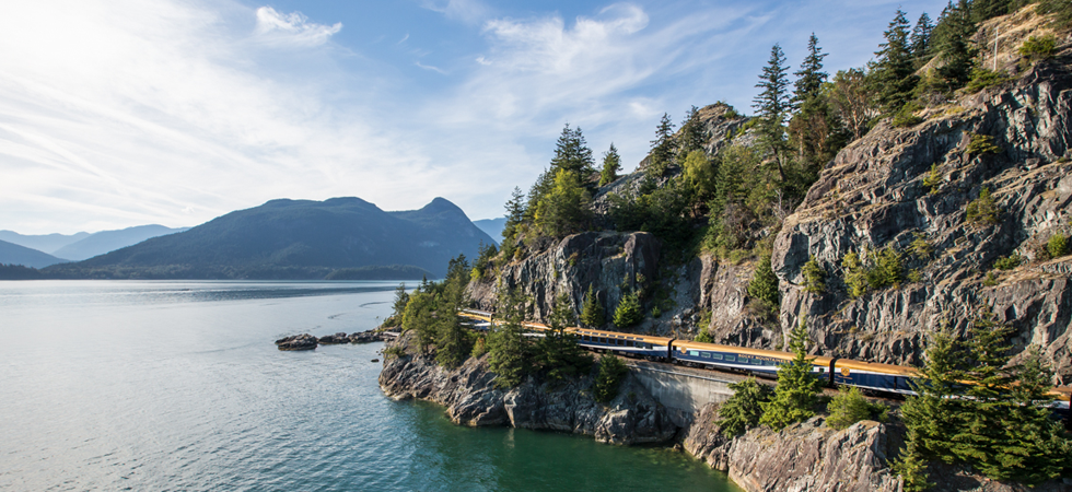 ROCKY MOUNTAINEER TRAIN TOUR “GOLD LEAF SERVICE”